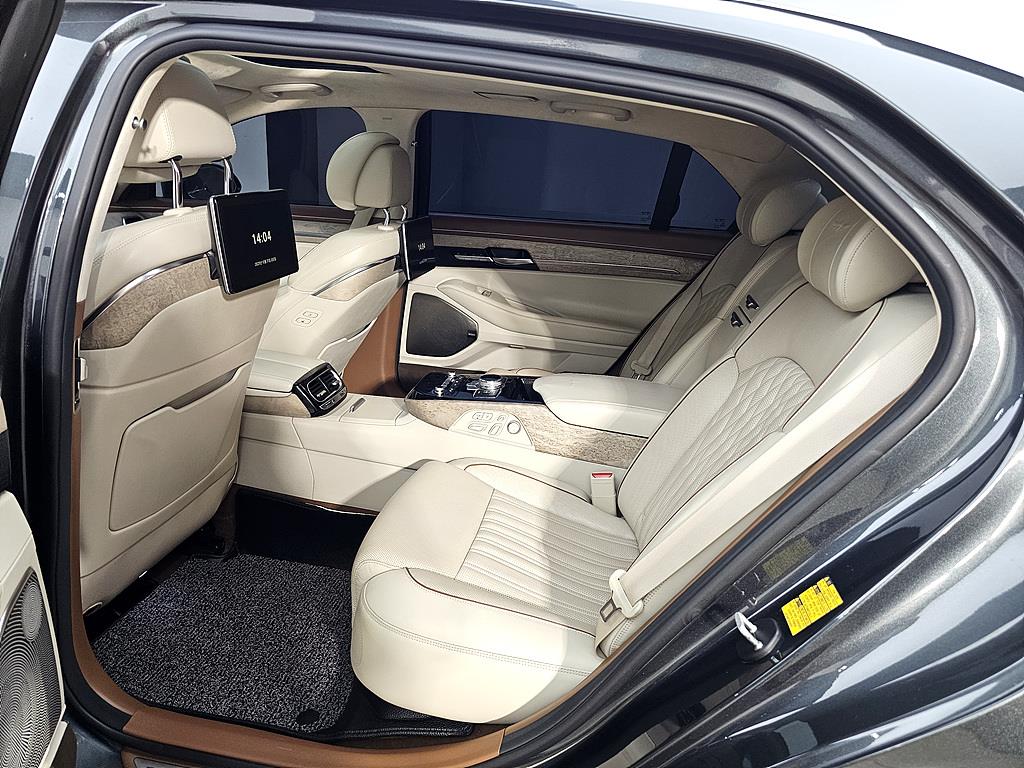 Genesis G90 - Vista 9