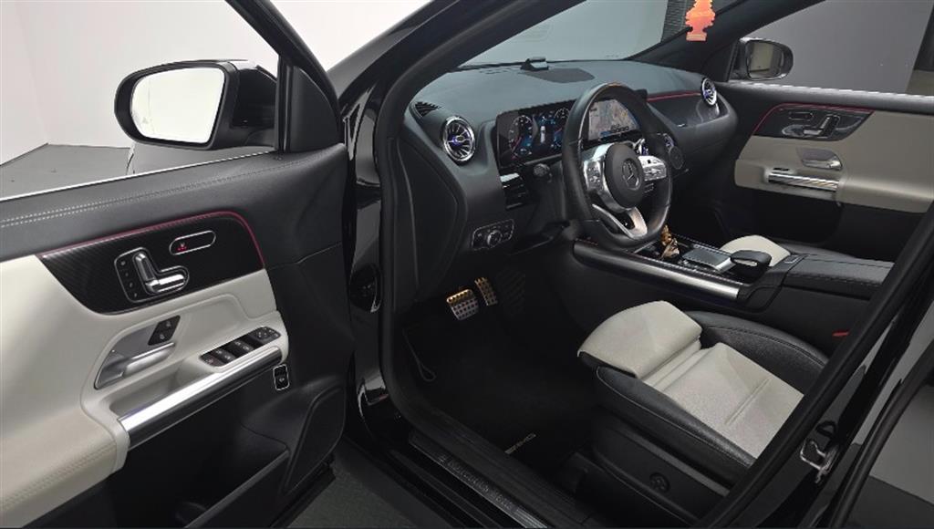 Mercedes Benz GLA Class - Vista 11