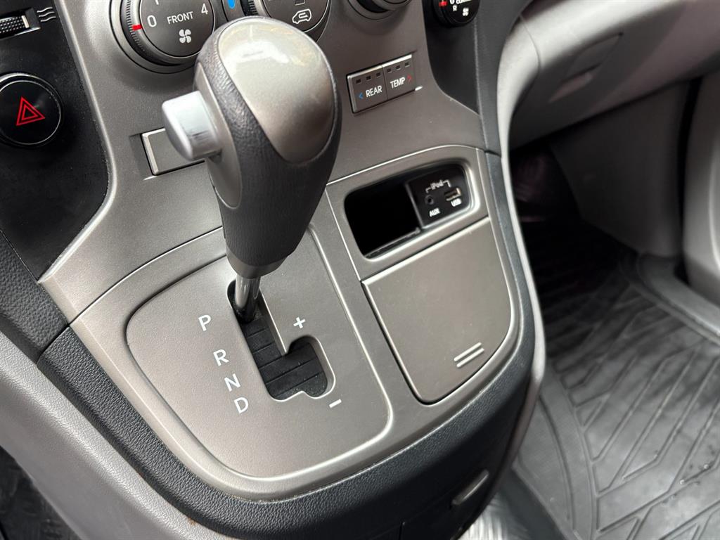 HYUNDAI Starex - Vista 9