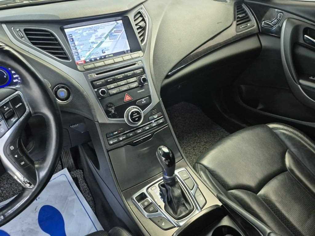 HYUNDAI Grandeur - Vista 10