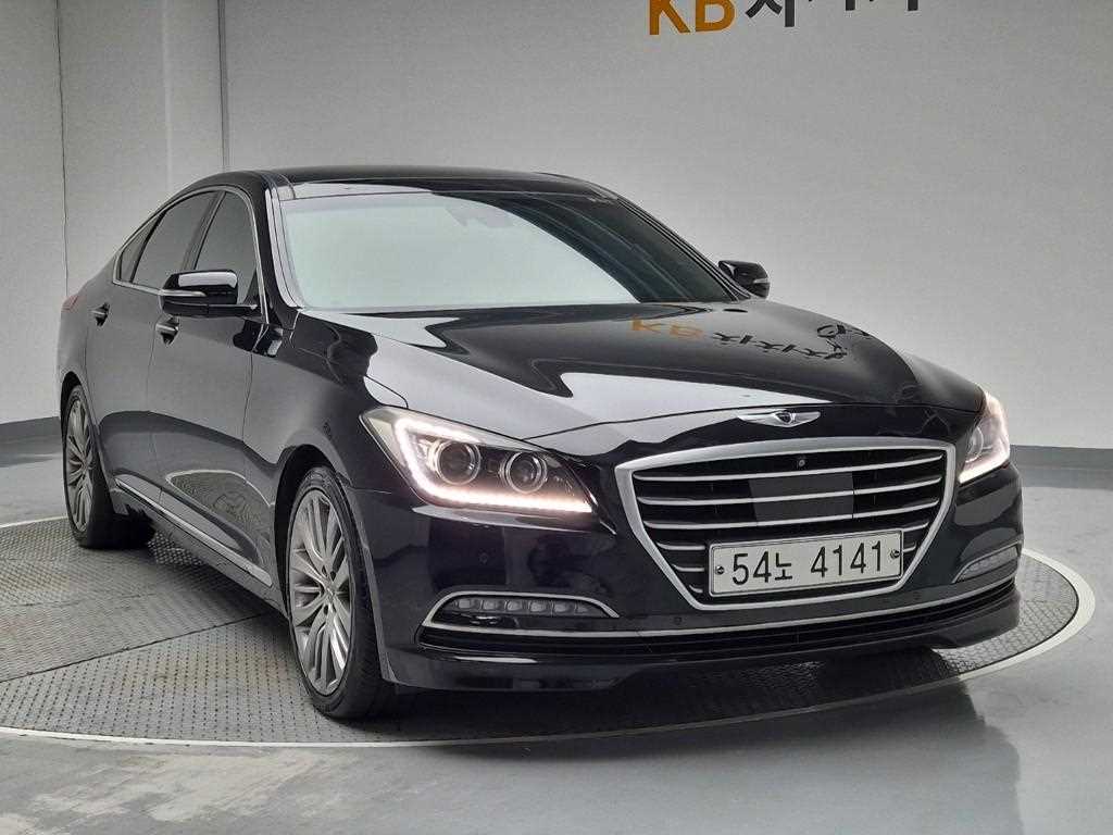 HYUNDAI Genesis - Vista 4