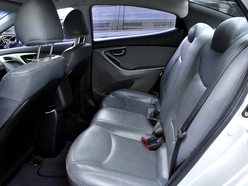 HYUNDAI Avante - Vista 11