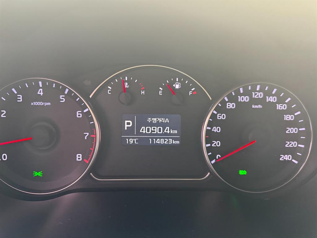 KIA Carens - Vista 5