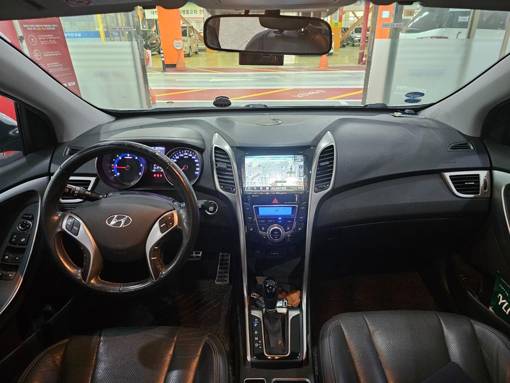 HYUNDAI i30 - Vista 7