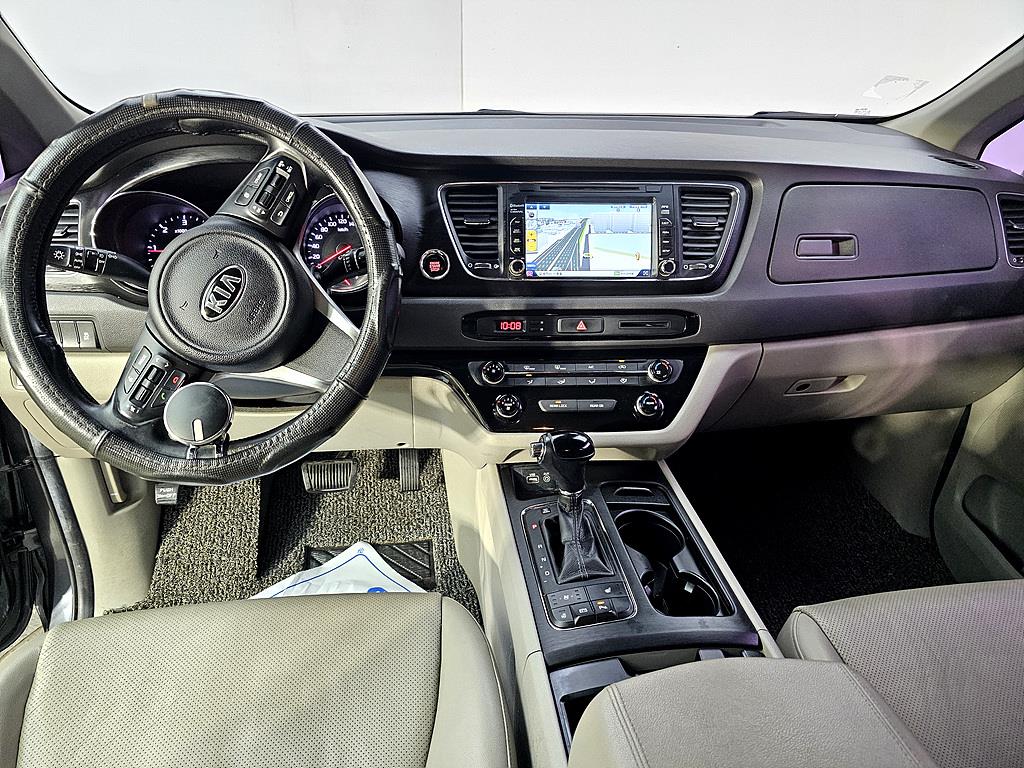 KIA Carnival - Vista 5