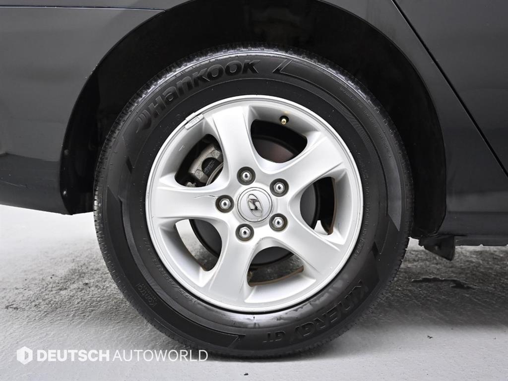 HYUNDAI Avante - Vista 5