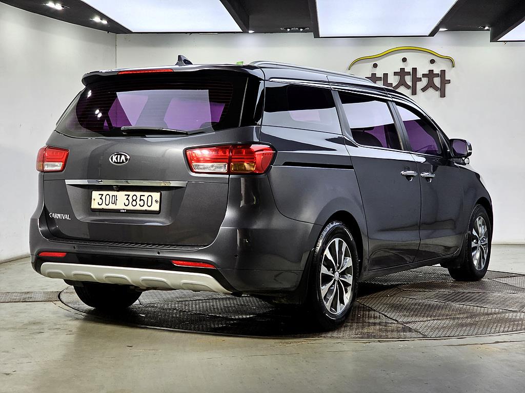 KIA Carnival - Vista 4