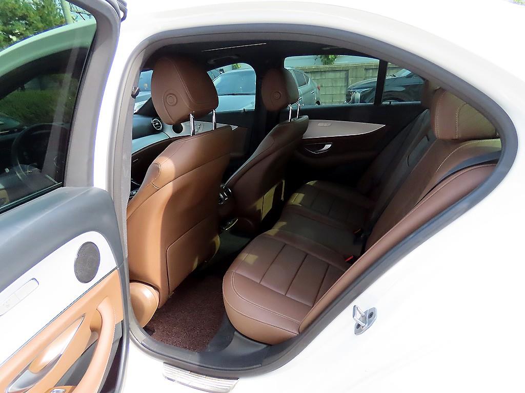 Mercedes Benz E class - Vista 6