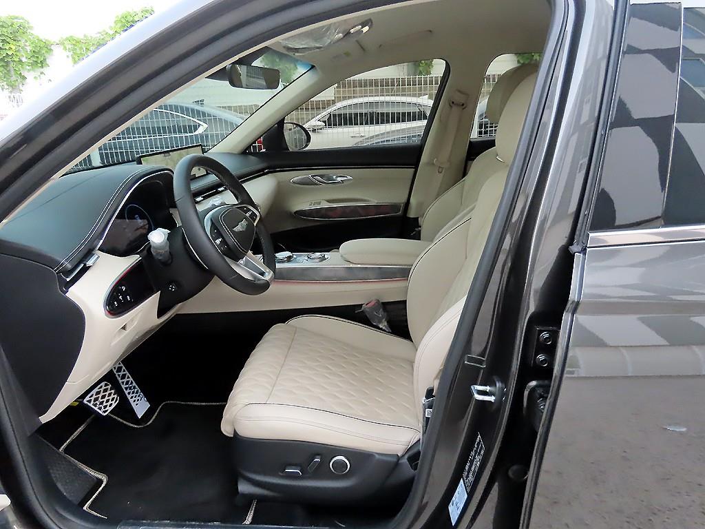 Genesis GV70 - Vista 5