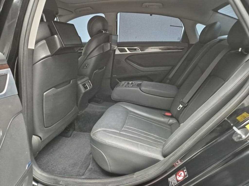 HYUNDAI Genesis - Vista 12