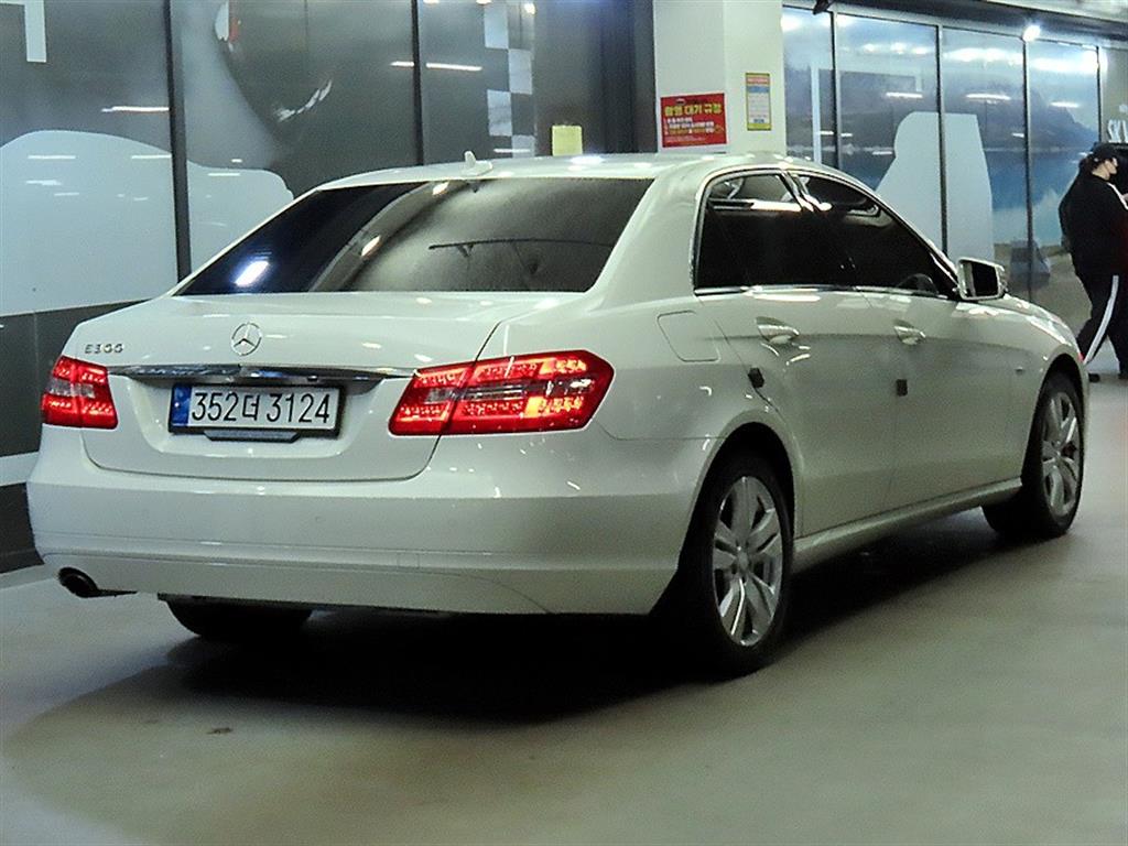 Mercedes Benz E class - Vista 4