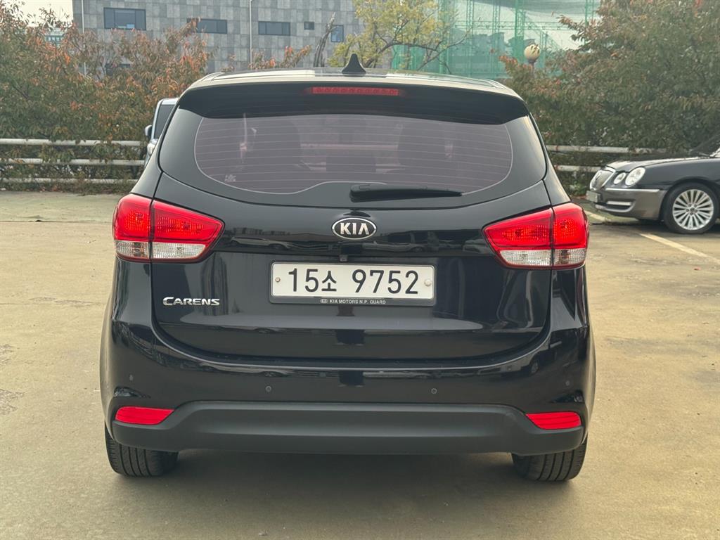 KIA Carens - Vista 4