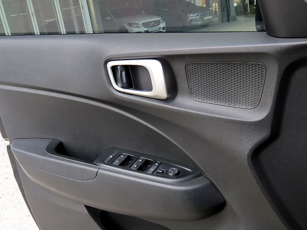 HYUNDAI Venue - Vista 11