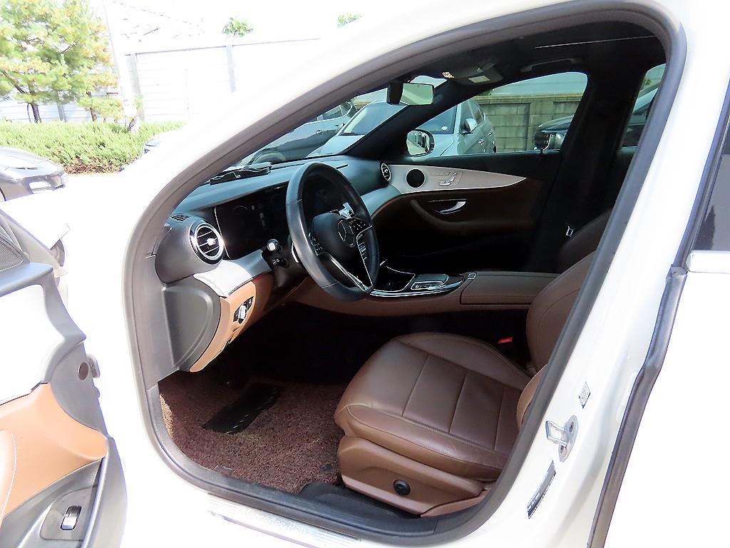 Mercedes Benz E class - Vista 5