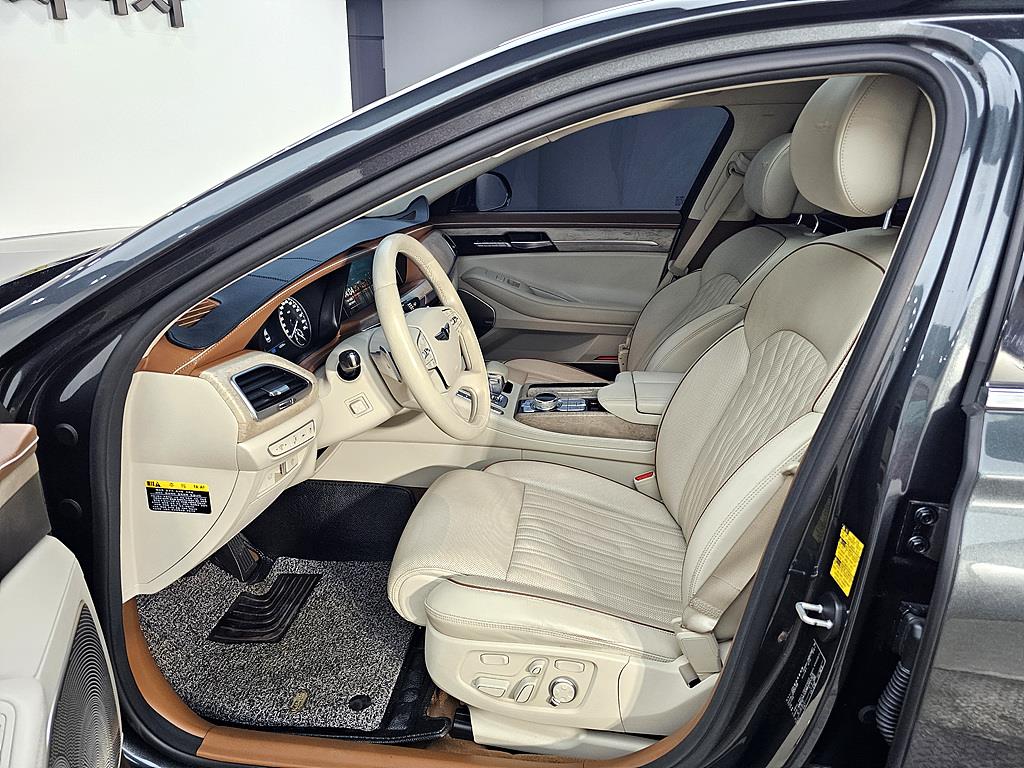 Genesis G90 - Vista 8