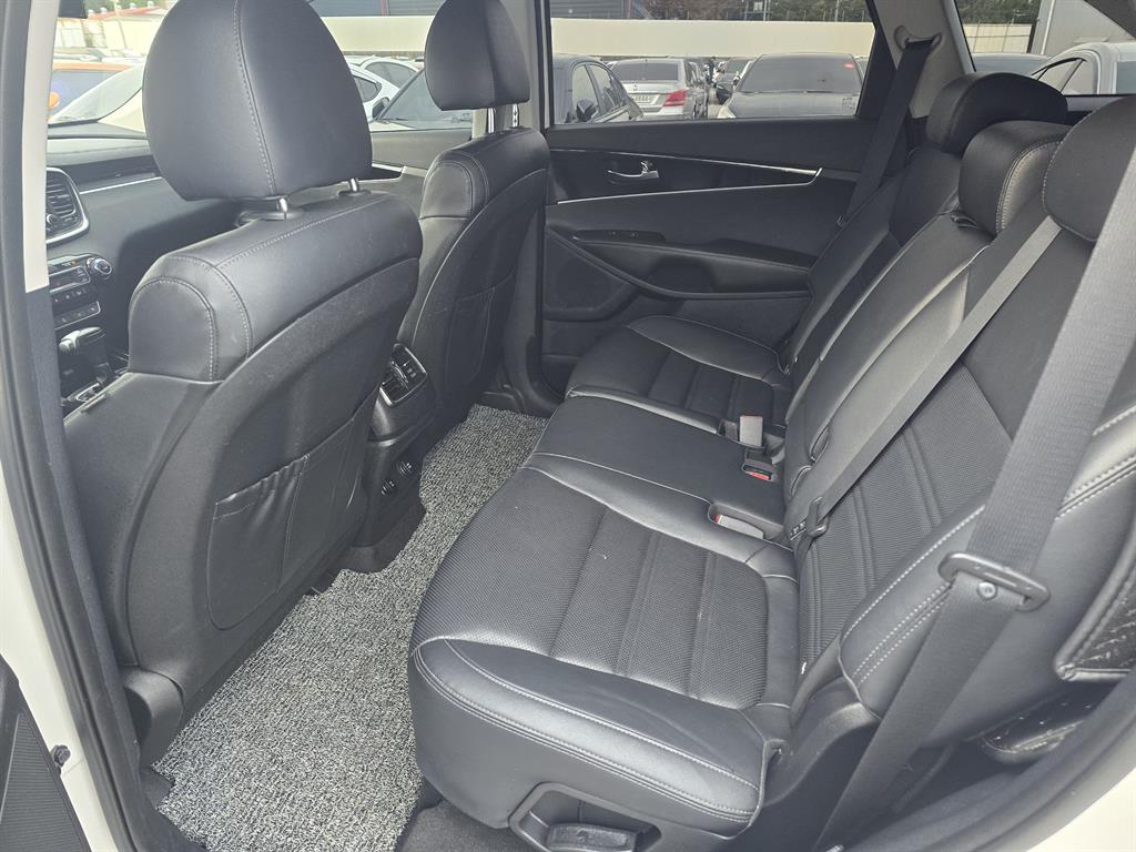 KIA Sorento - Vista 8