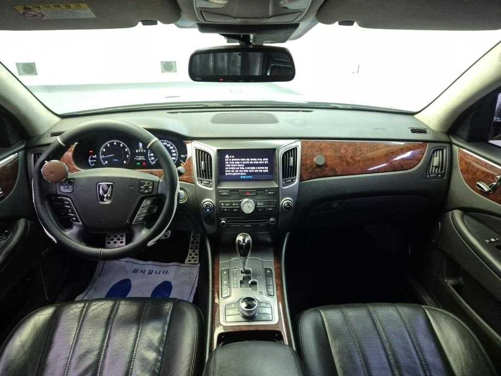 HYUNDAI Equus - Vista 7