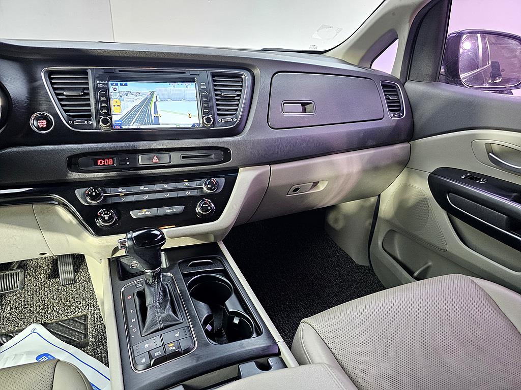 KIA Carnival - Vista 10