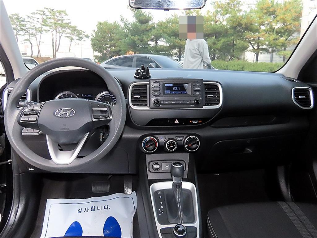 HYUNDAI Venue - Vista 7