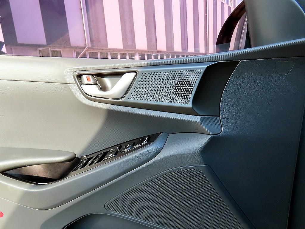 HYUNDAI Ioniq - Vista 11