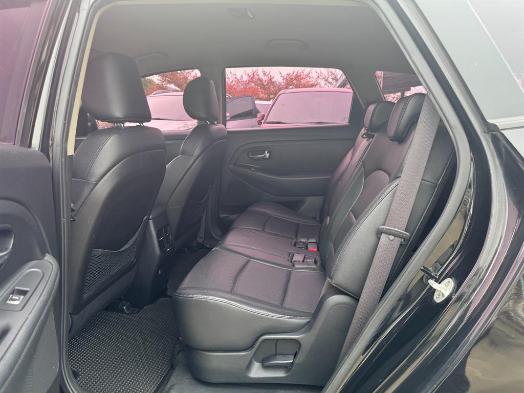 KIA Carens - Vista 8