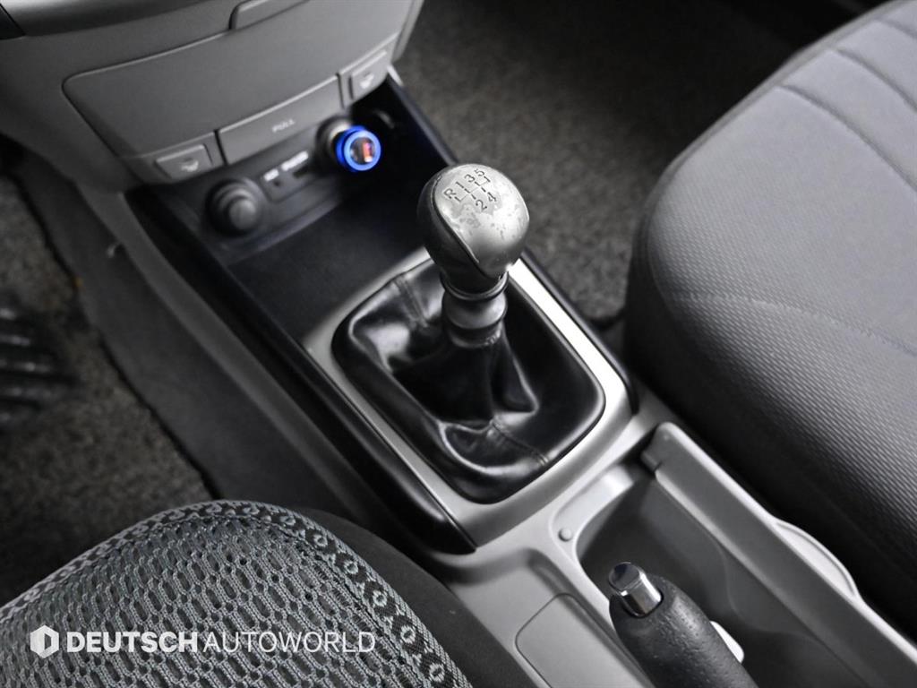 HYUNDAI Avante - Vista 9