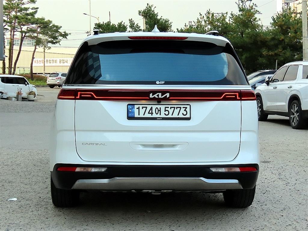 KIA Carnival - Vista 4