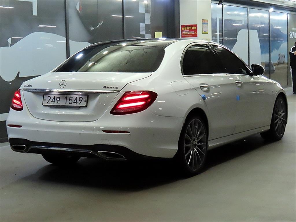 Mercedes Benz E class - Vista 4