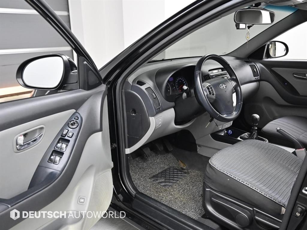 HYUNDAI Avante - Vista 11