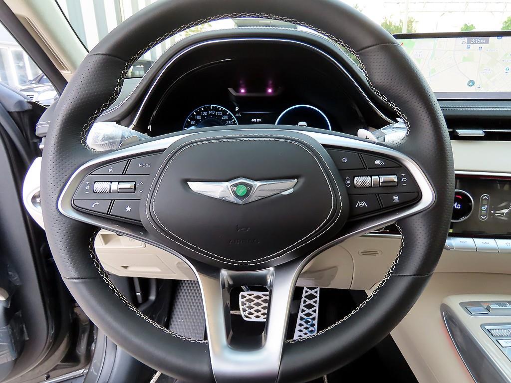 Genesis GV70 - Vista 8