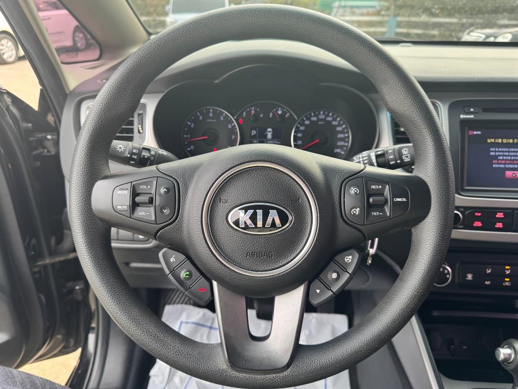 KIA Carens - Vista 10