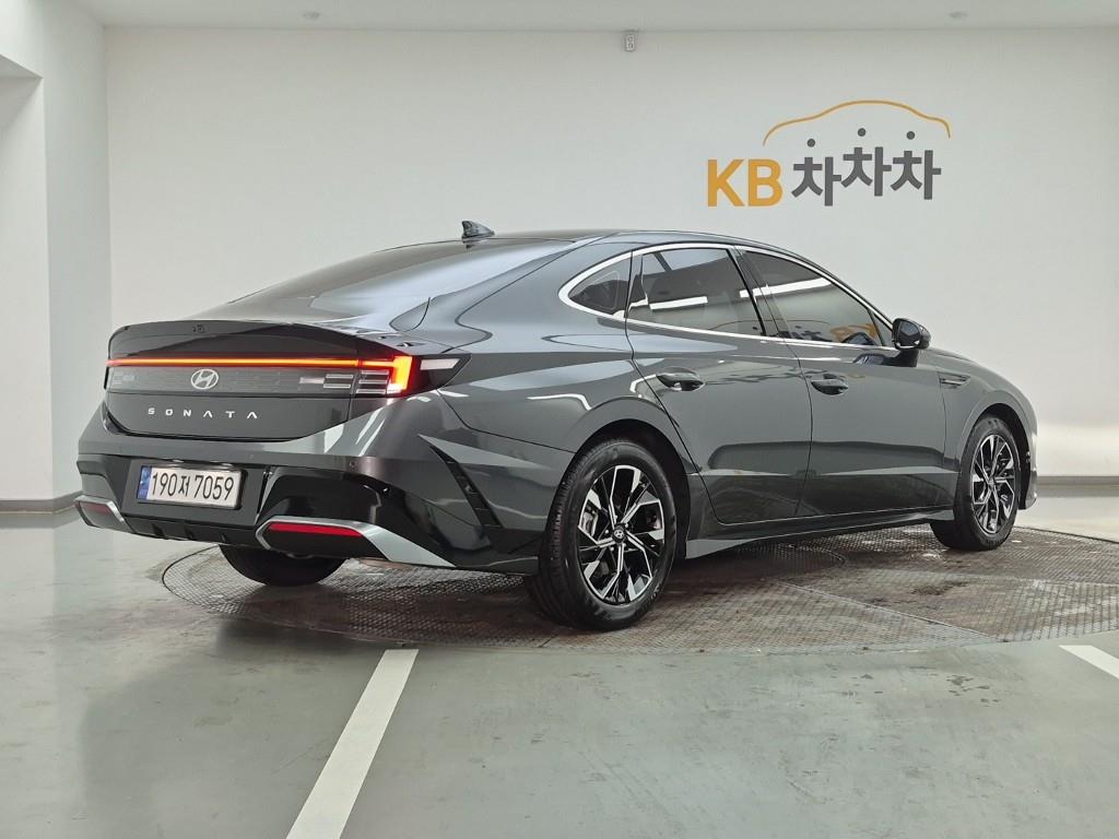 HYUNDAI Sonata - Vista 4