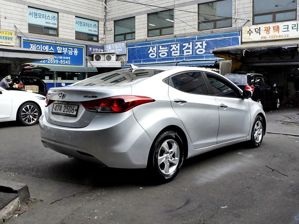 HYUNDAI Avante - Vista 7