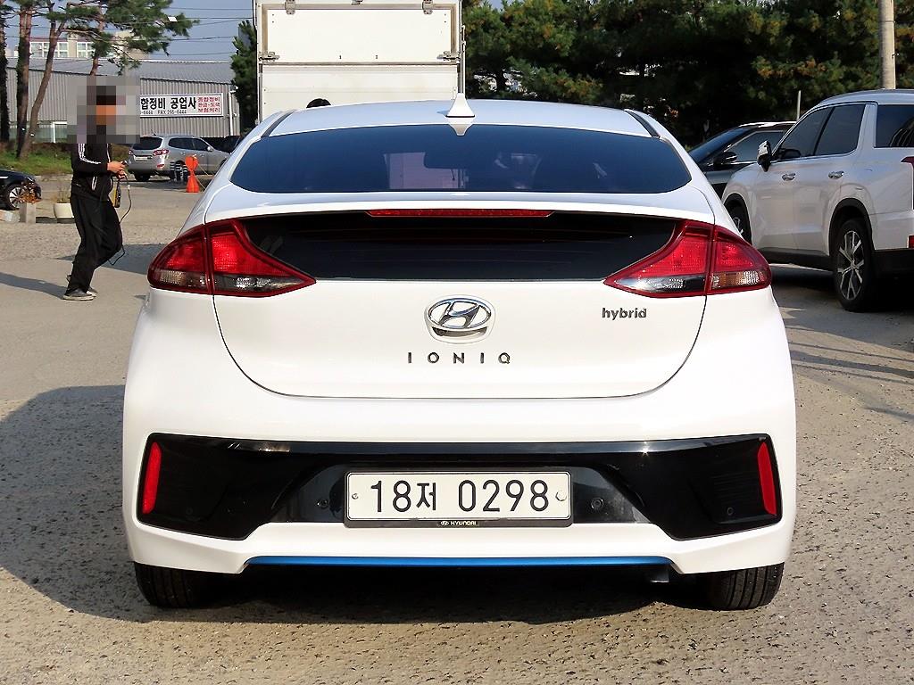 HYUNDAI Ioniq - Vista 4