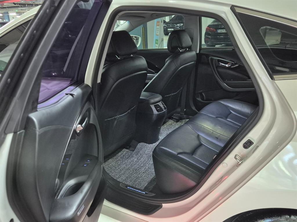 HYUNDAI Grandeur - Vista 6