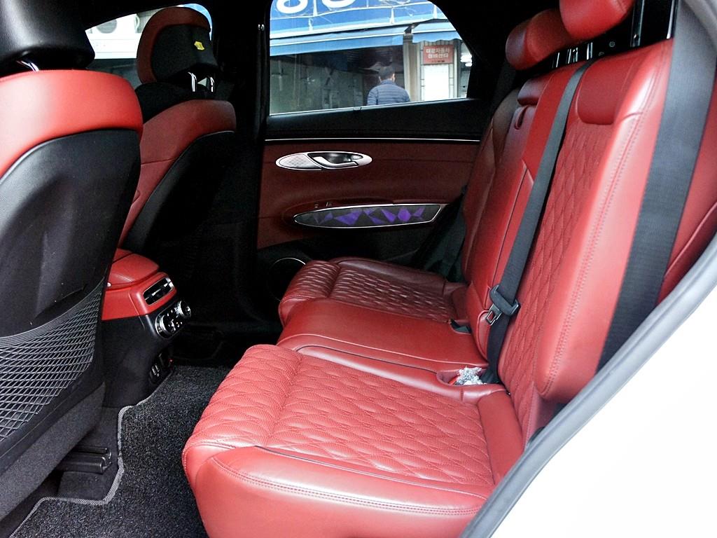 Genesis GV70 - Vista 11