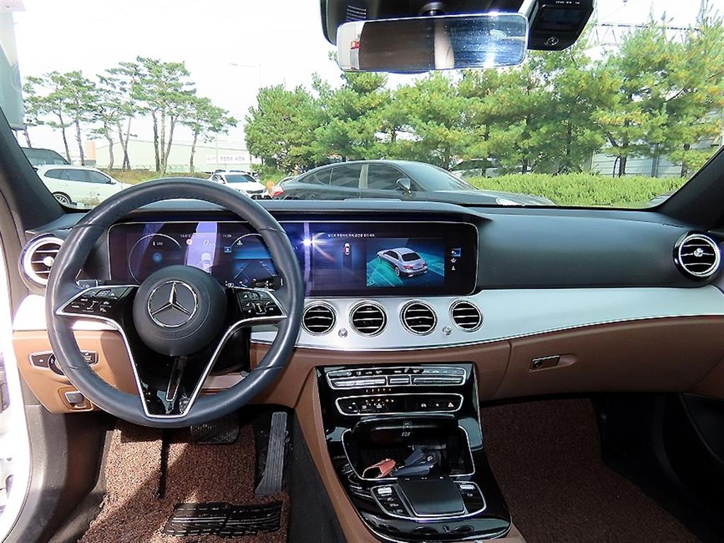 Mercedes Benz E class - Vista 7