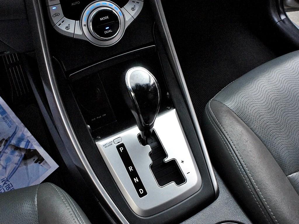 HYUNDAI Avante 2012 Plateado - Importación desde Corea - HF Imports Iquique - Foto 11