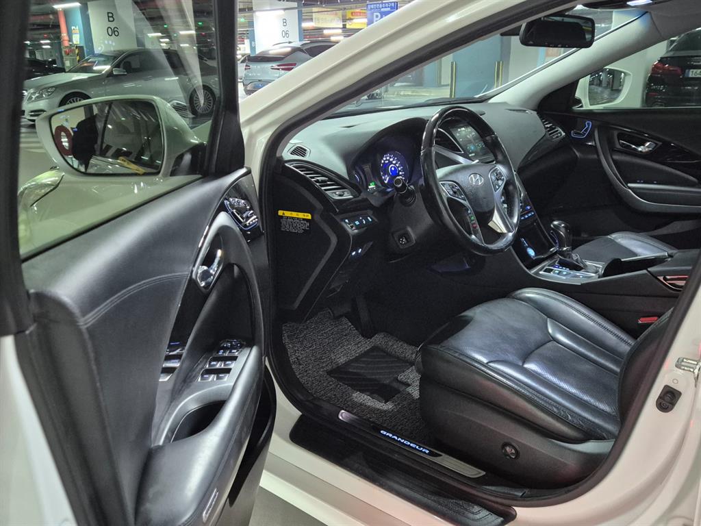 HYUNDAI Grandeur - Vista 7