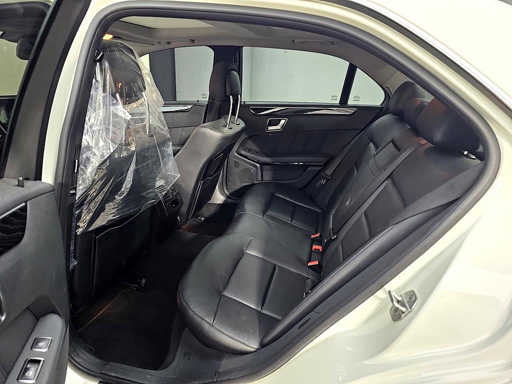 Mercedes Benz E class - Vista 9