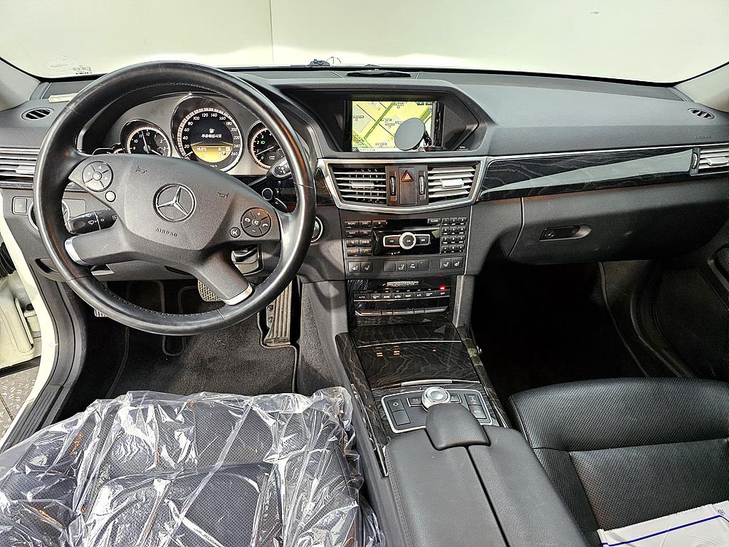 Mercedes Benz E class - Vista 5