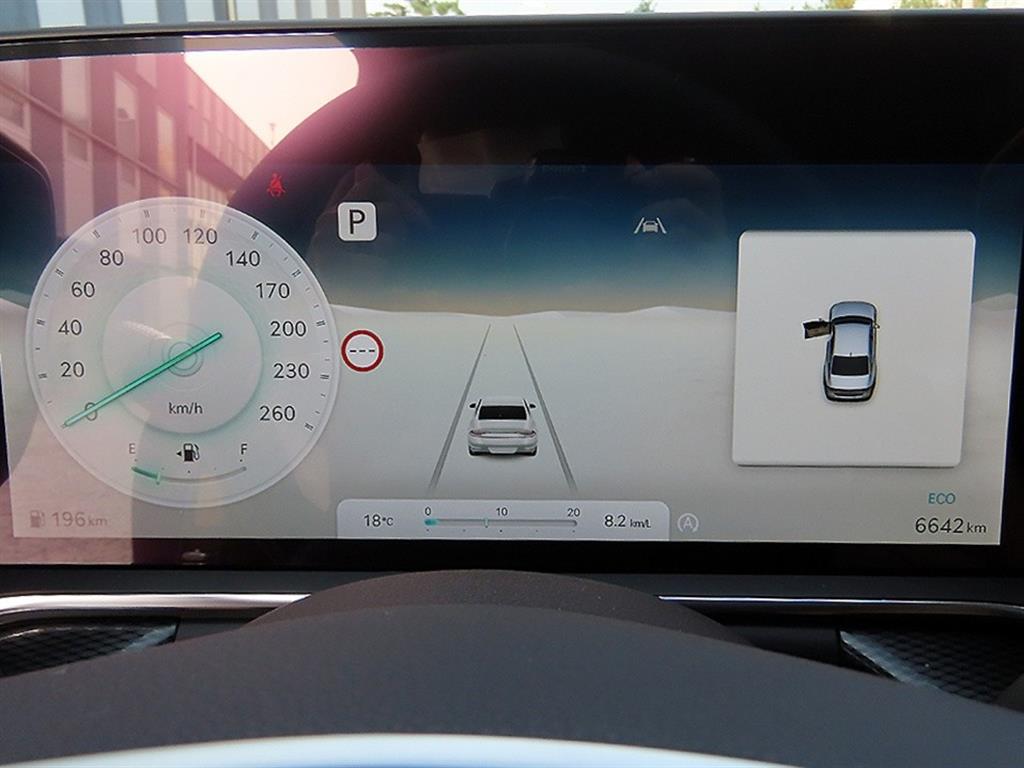 Genesis G90 - Vista 9