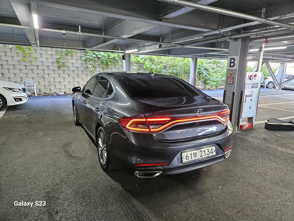 HYUNDAI Grandeur - Vista 4