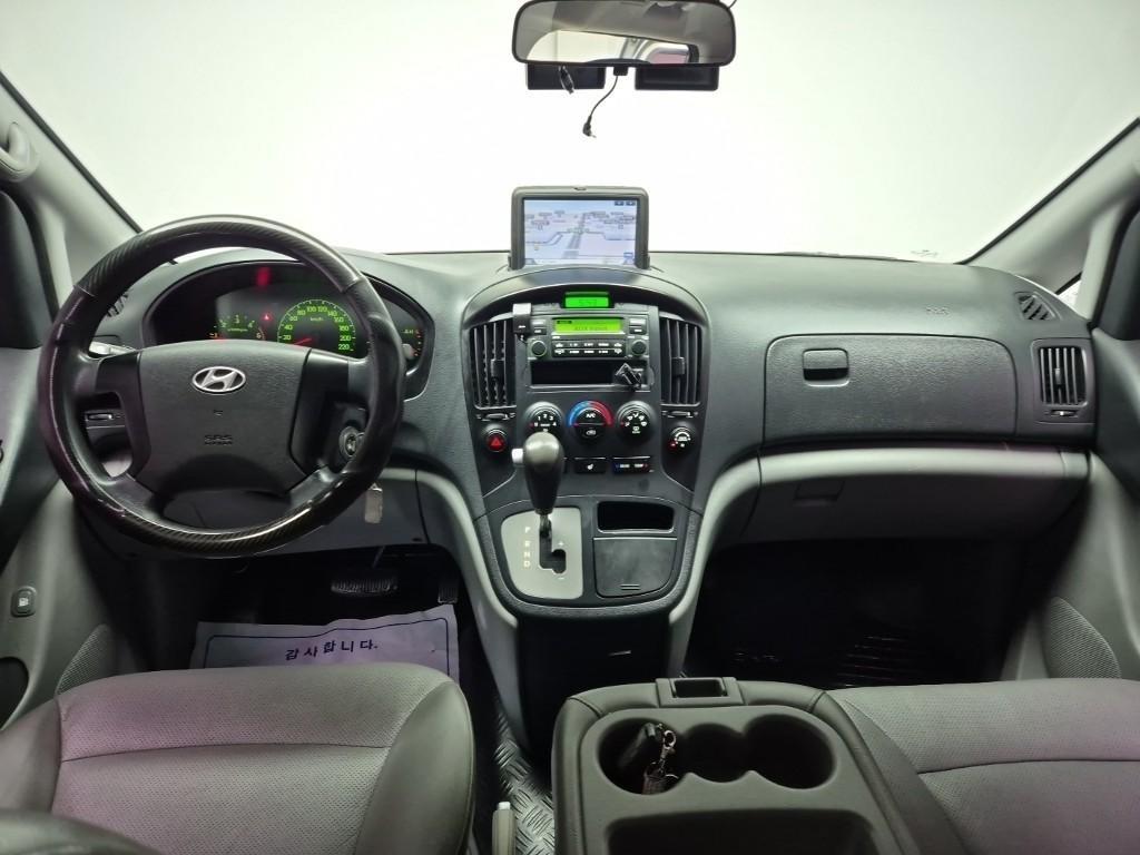 HYUNDAI Starex - Vista 7