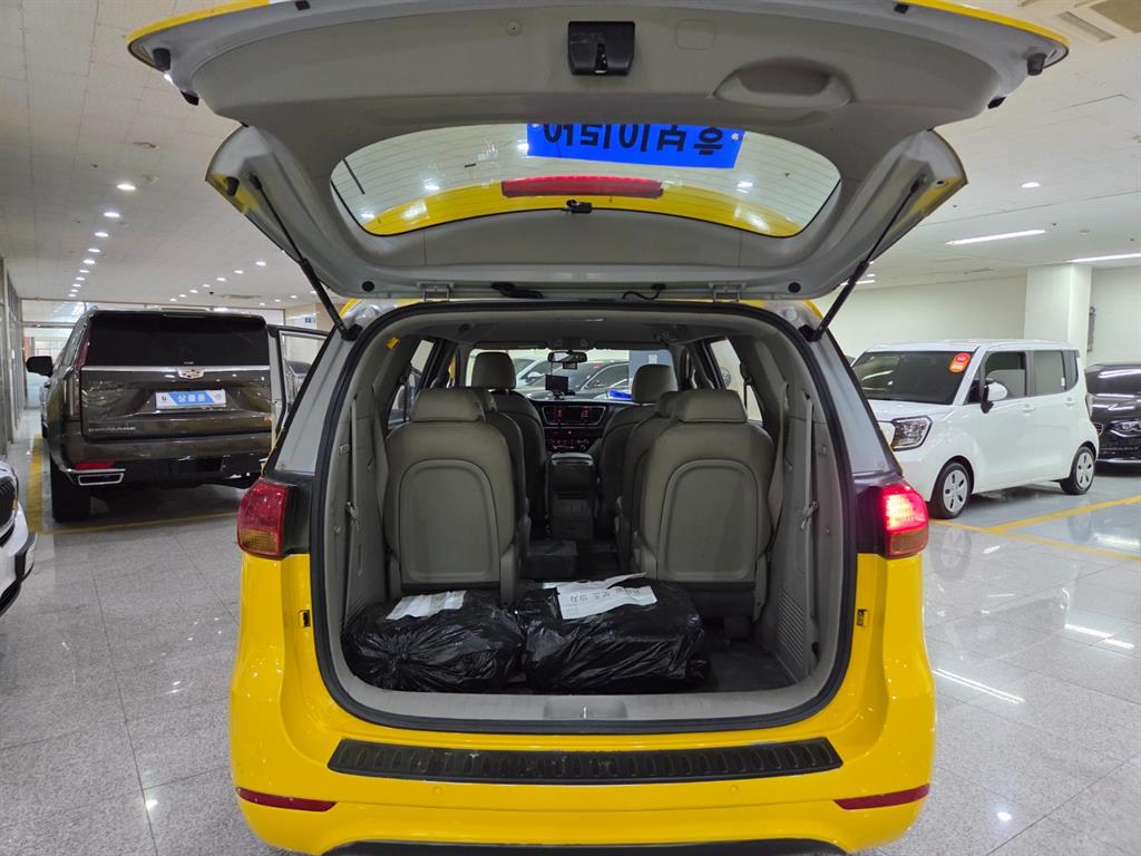 KIA Carnival 2018 Amarillo - Importación desde Corea - HF Imports Iquique - Foto 19