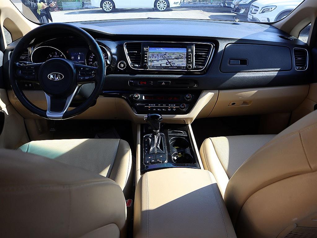 KIA Carnival - Vista 9