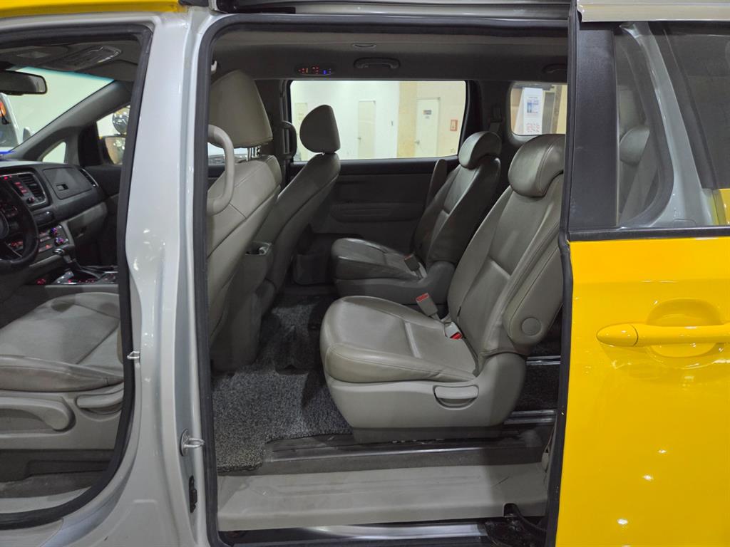 KIA Carnival - Vista 7