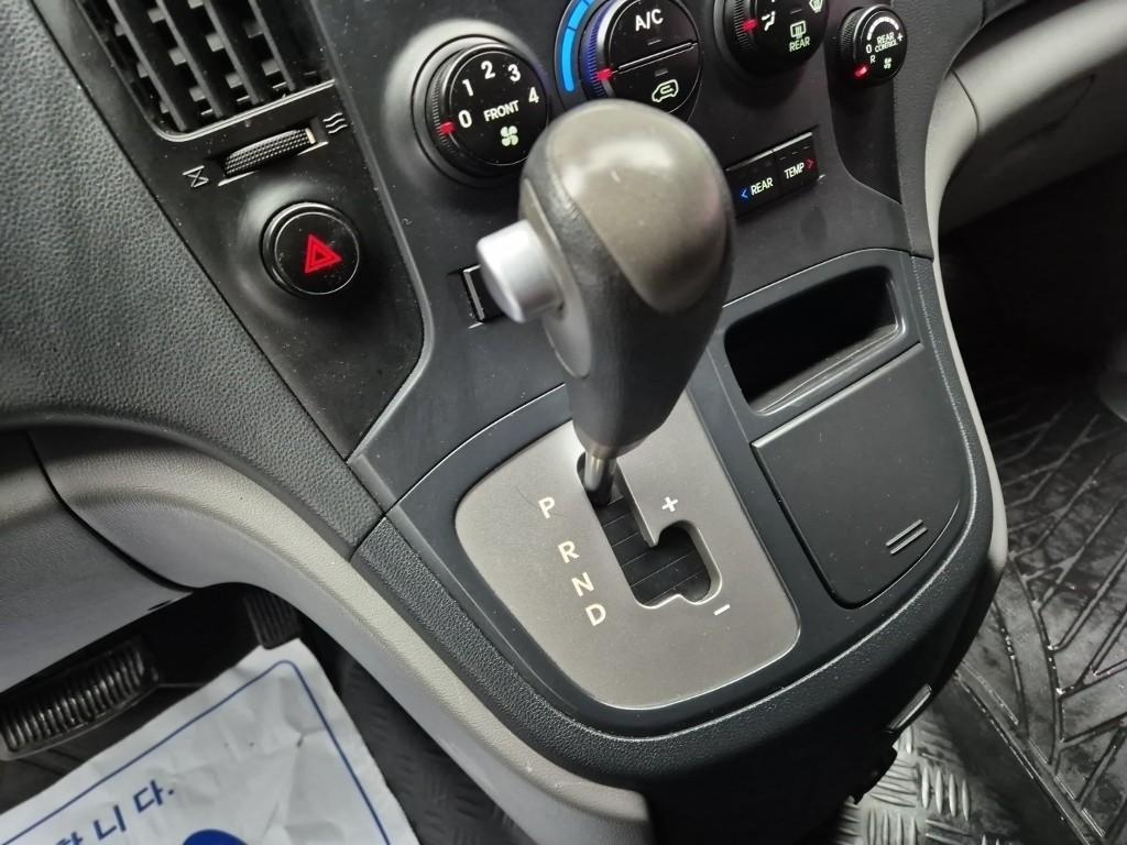 HYUNDAI Starex - Vista 11