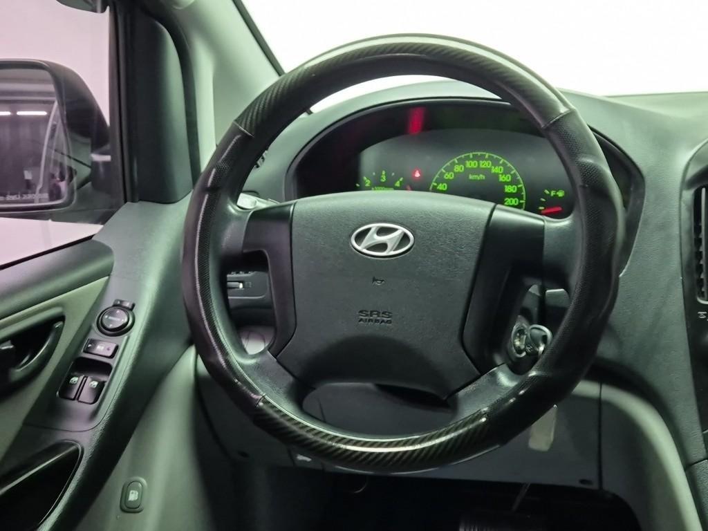HYUNDAI Starex - Vista 6