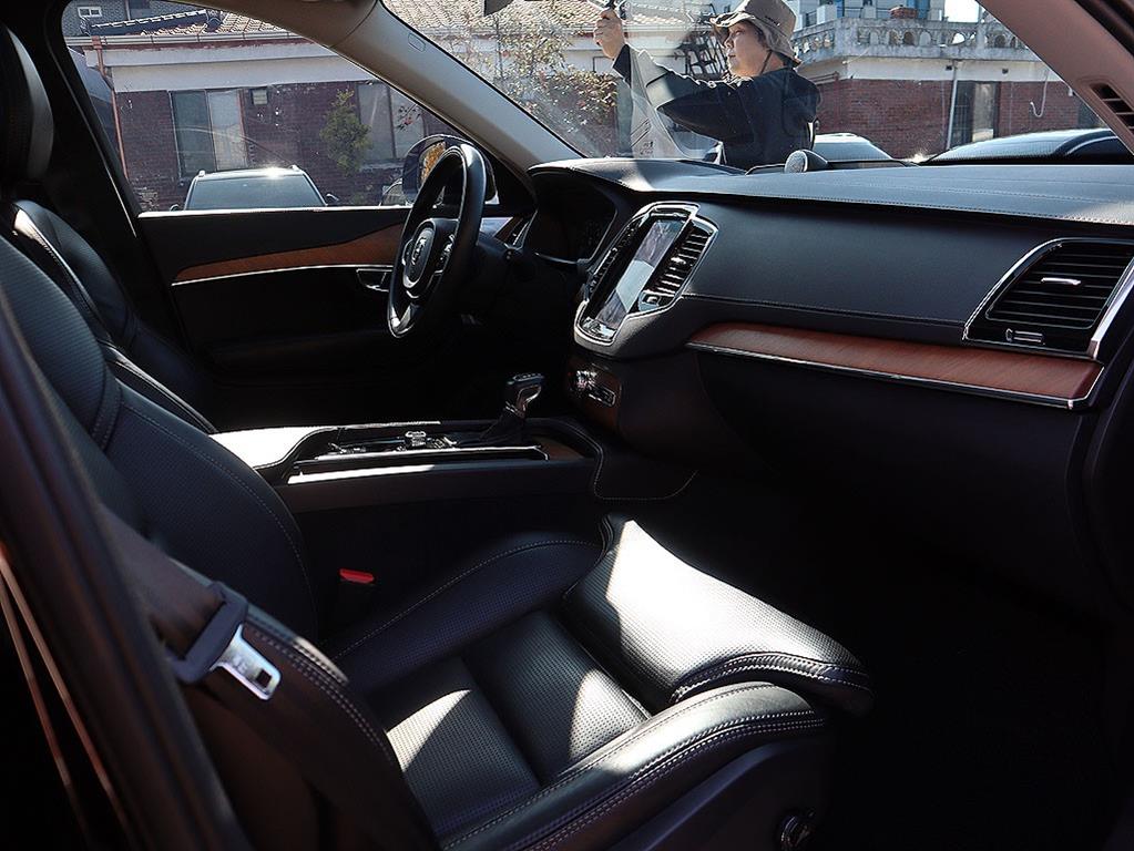 Volvo XC90 2018 Negro - Importación desde Corea - HF Imports Iquique - Foto 13